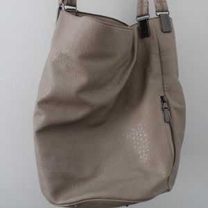 Bucket bag